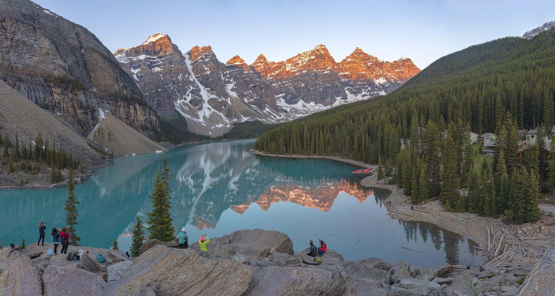 El lago Moraine en las Rocosas canadienses