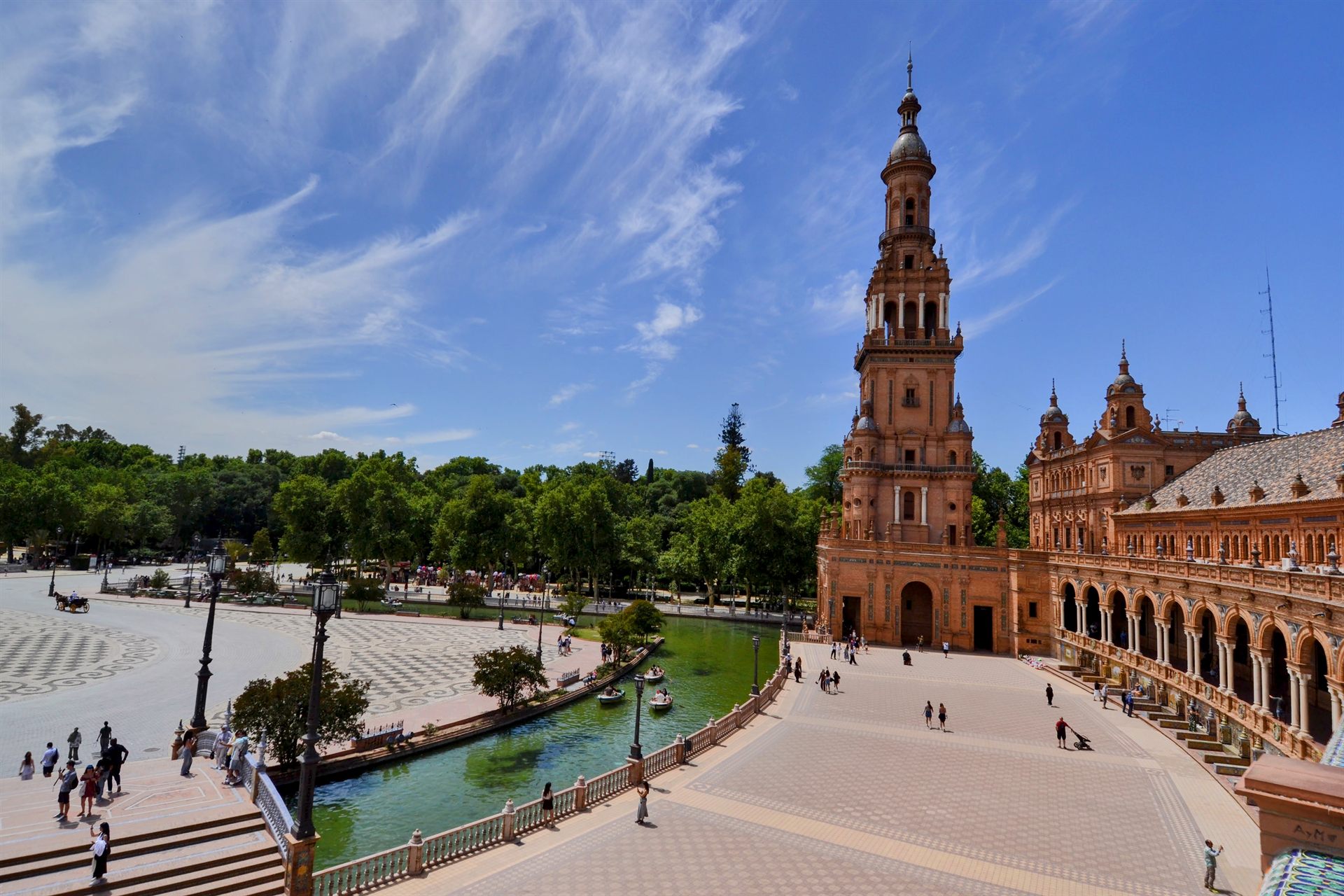 Torre norte de la Plaza de España en Sevilla
