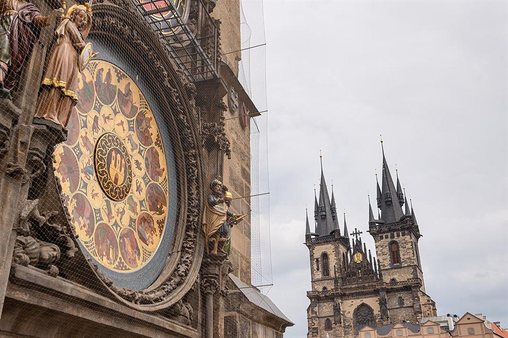 Reloj astronómico y Ciudad Vieja
