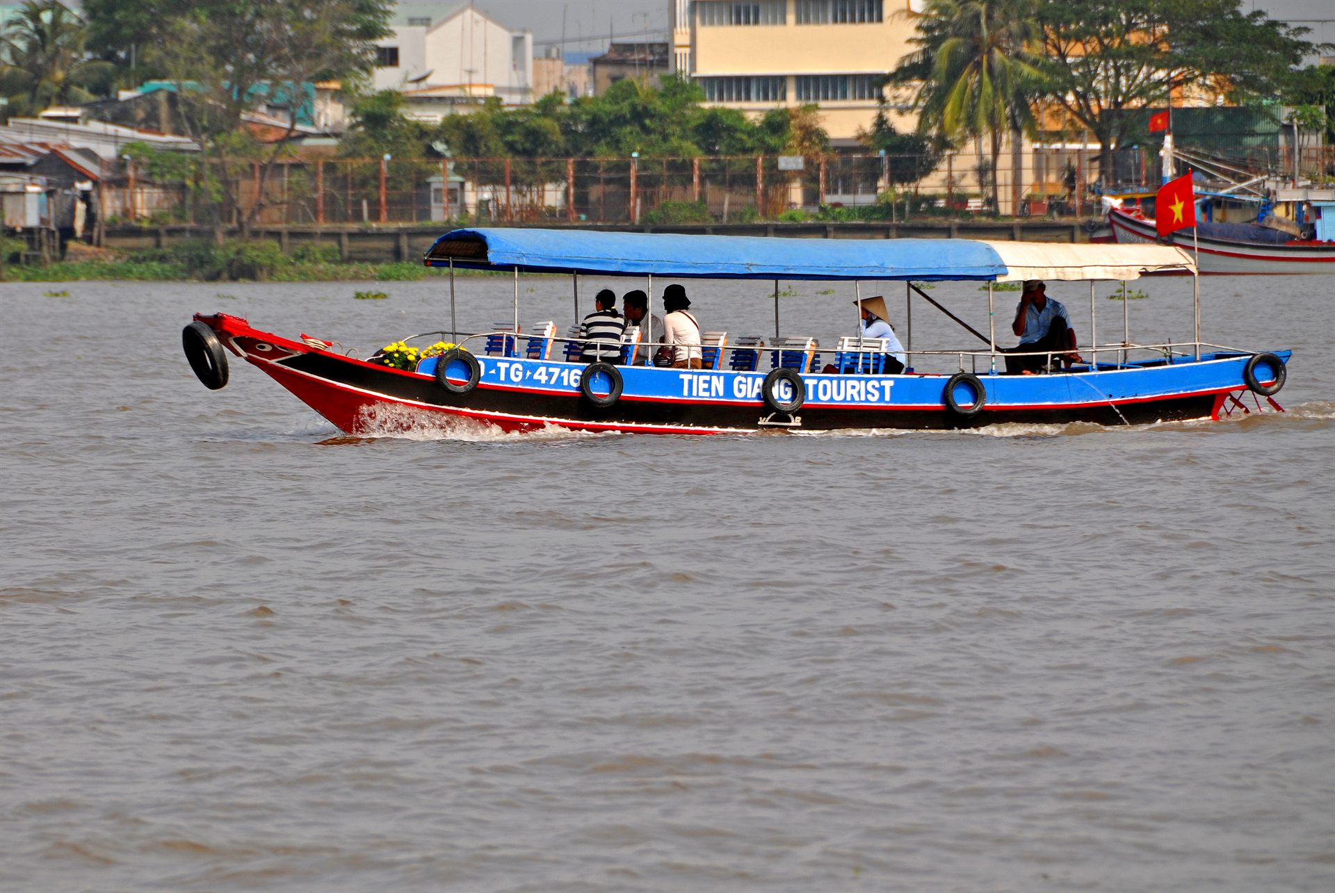 Delta del Mekong con barcas